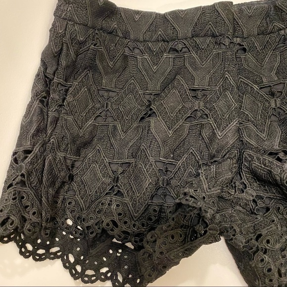 Maje Mini Black Lace Shorts Mid rise Slit Pockets Zip & Button Closure M EU 40 - Picture 4 of 11
